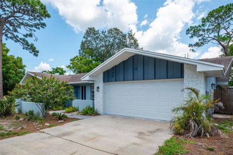 House in Tarpon Springs, Florida 4 bedrooms, 202.62 sq.m. № 2238450 - photo 2