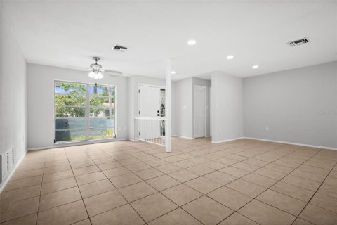 House in Tarpon Springs, Florida 4 bedrooms, 202.62 sq.m. № 2238450 - photo 3