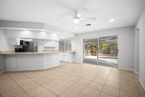 House in Tarpon Springs, Florida 4 bedrooms, 202.62 sq.m. № 2238450 - photo 6