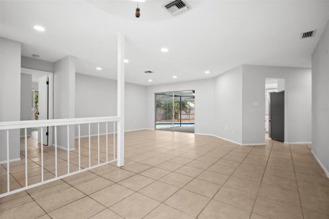 House in Tarpon Springs, Florida 4 bedrooms, 202.62 sq.m. № 2238450 - photo 4