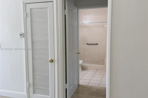 Купить виллу или дом в Хомстед, Флорида 2 спальни, 88.44м2, № 2030342 - фото 13