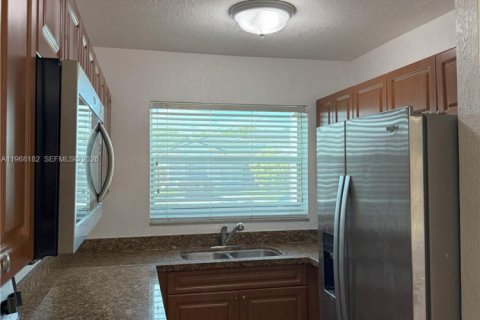 Купить виллу или дом в Хомстед, Флорида 2 спальни, 88.44м2, № 2030342 - фото 6