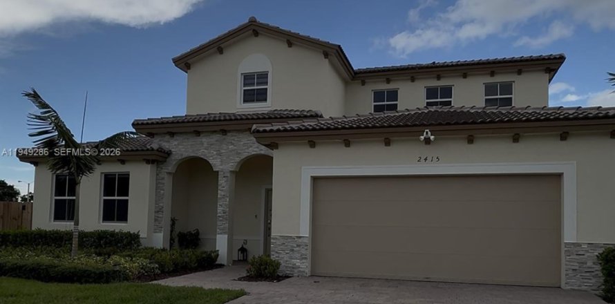 House in Homestead, Florida 3 bedrooms, 274.34 sq.m. № 2006784