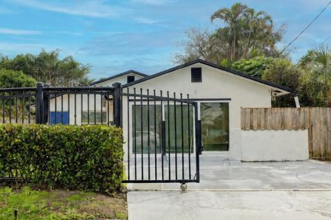 House in Stuart, Florida 3 bedrooms, 132.48 sq.m. № 2191209 - photo 17