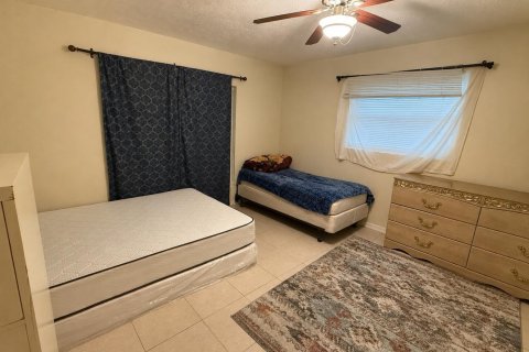 House in Stuart, Florida 3 bedrooms, 132.48 sq.m. № 2191209 - photo 8
