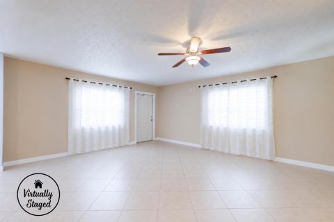 House in Stuart, Florida 3 bedrooms, 132.48 sq.m. № 2191209 - photo 4