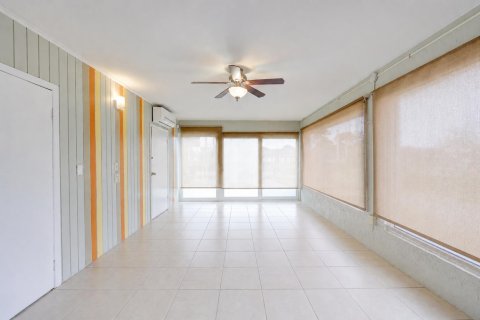 House in Stuart, Florida 3 bedrooms, 132.48 sq.m. № 2191209 - photo 15