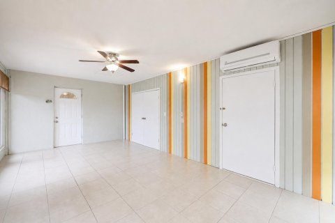 House in Stuart, Florida 3 bedrooms, 132.48 sq.m. № 2191209 - photo 14