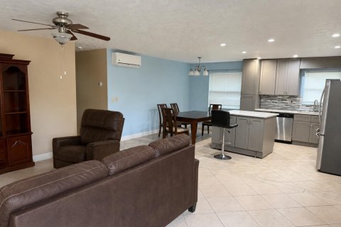 House in Stuart, Florida 3 bedrooms, 132.48 sq.m. № 2191209 - photo 3