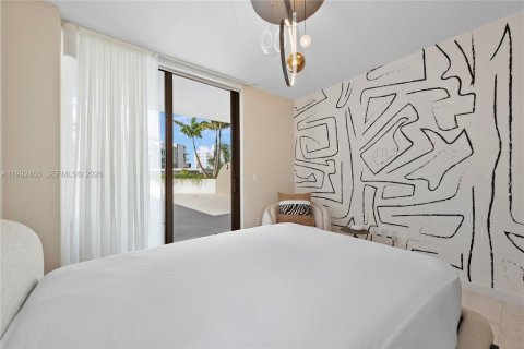 Condo in Bay Harbor Islands, Florida, 3 bedrooms № 2255681 - photo 28