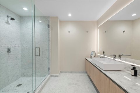 Condo in Bay Harbor Islands, Florida, 3 bedrooms № 2255681 - photo 29