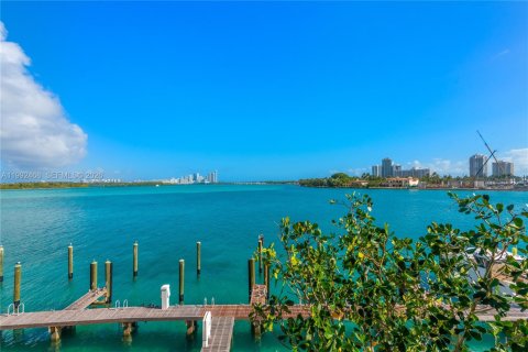 Condo in Bay Harbor Islands, Florida, 3 bedrooms № 2255681 - photo 24