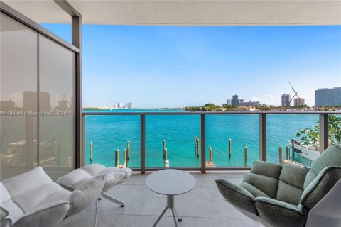 Condo in Bay Harbor Islands, Florida, 3 bedrooms № 2255681 - photo 22