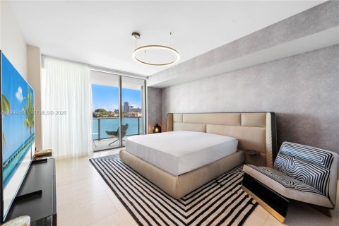 Condo in Bay Harbor Islands, Florida, 3 bedrooms № 2255681 - photo 17
