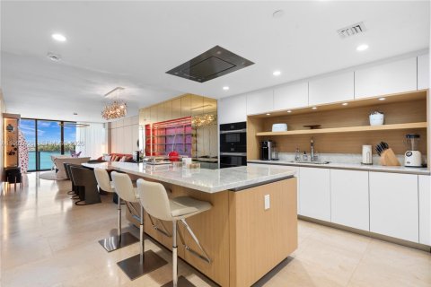 Condo in Bay Harbor Islands, Florida, 3 bedrooms № 2255681 - photo 9