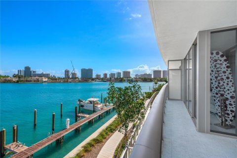 Condo in Bay Harbor Islands, Florida, 3 bedrooms № 2255681 - photo 23
