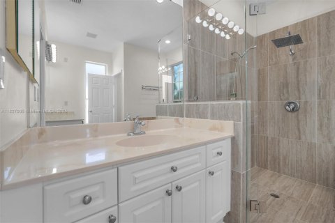 House in Lake Worth, Florida 5 bedrooms, 260.96 sq.m. № 1934526 - photo 21