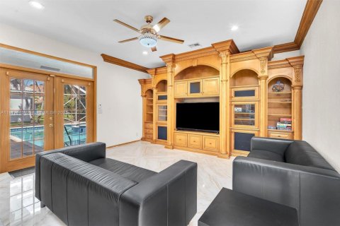 House in Lake Worth, Florida 5 bedrooms, 260.96 sq.m. № 1934526 - photo 10