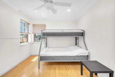 House in Lake Worth, Florida 5 bedrooms, 260.96 sq.m. № 1934526 - photo 20