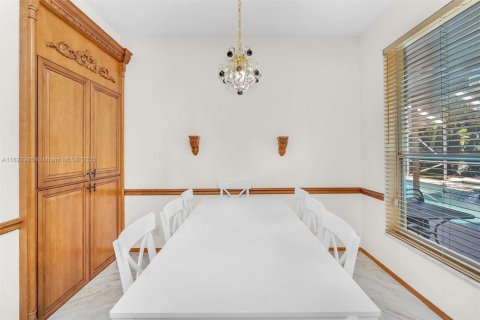 House in Lake Worth, Florida 5 bedrooms, 260.96 sq.m. № 1934526 - photo 14