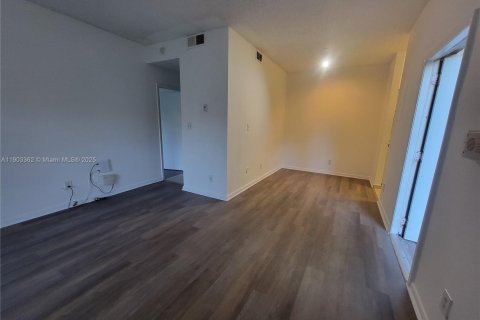 Снять в аренду кондоминиум в Дирфилд-Бич, Флорида 1 спальня, 56.21м2, № 1955294 - фото 2