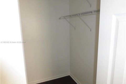 Снять в аренду кондоминиум в Дирфилд-Бич, Флорида 1 спальня, 56.21м2, № 1955294 - фото 10