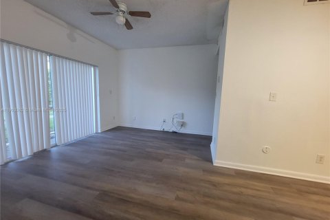 Снять в аренду кондоминиум в Дирфилд-Бич, Флорида 1 спальня, 56.21м2, № 1955294 - фото 3