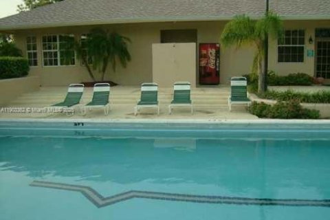 Снять в аренду кондоминиум в Дирфилд-Бич, Флорида 1 спальня, 56.21м2, № 1955294 - фото 12