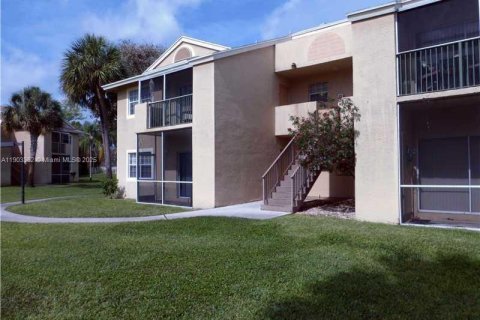 Снять в аренду кондоминиум в Дирфилд-Бич, Флорида 1 спальня, 56.21м2, № 1955294 - фото 1