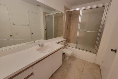 Снять в аренду кондоминиум в Дирфилд-Бич, Флорида 1 спальня, 56.21м2, № 1955294 - фото 8