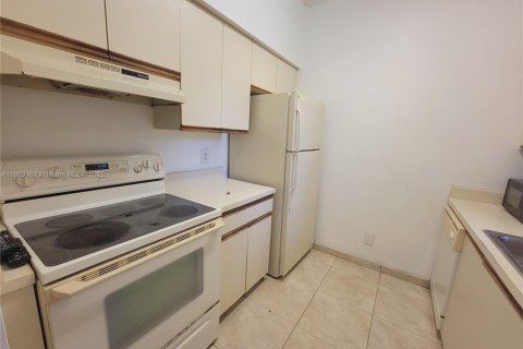 Снять в аренду кондоминиум в Дирфилд-Бич, Флорида 1 спальня, 56.21м2, № 1955294 - фото 13