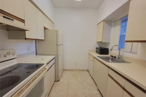 Снять в аренду кондоминиум в Дирфилд-Бич, Флорида 1 спальня, 56.21м2, № 1955294 - фото 4