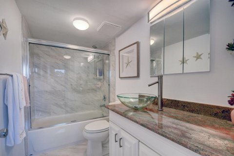 Condo in West Palm Beach, Florida, 3 bedrooms  № 2241933 - photo 13