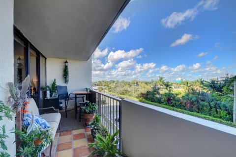 Condo in West Palm Beach, Florida, 3 bedrooms  № 2241933 - photo 11