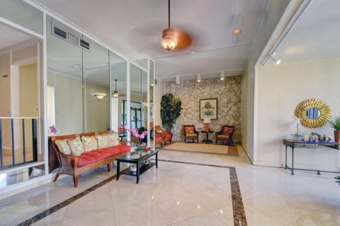 Condo in West Palm Beach, Florida, 3 bedrooms  № 2241933 - photo 7