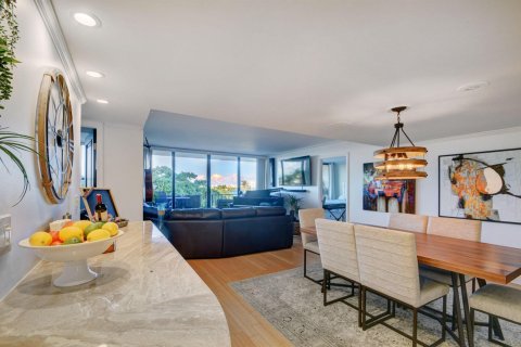 Condo in West Palm Beach, Florida, 3 bedrooms  № 2241933 - photo 9