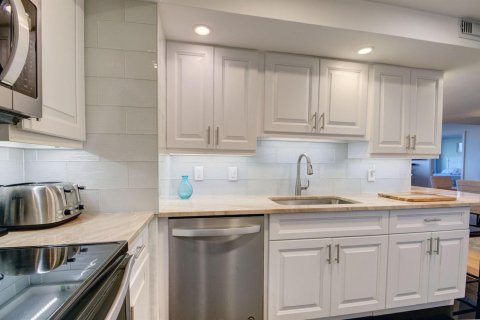 Condo in West Palm Beach, Florida, 3 bedrooms  № 2241933 - photo 8