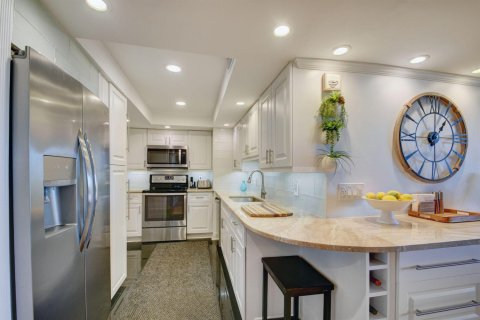 Condo in West Palm Beach, Florida, 3 bedrooms  № 2241933 - photo 2