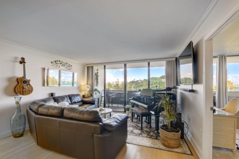 Condo in West Palm Beach, Florida, 3 bedrooms  № 2241933 - photo 10