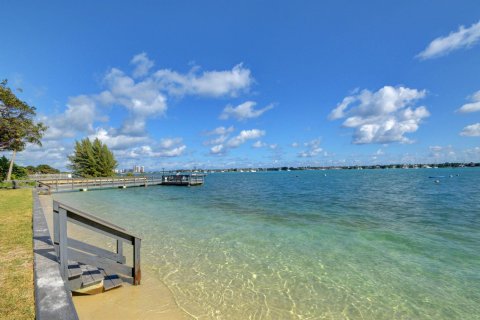 Condo in West Palm Beach, Florida, 3 bedrooms  № 2241933 - photo 5