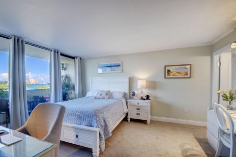 Condo in West Palm Beach, Florida, 3 bedrooms  № 2241933 - photo 12