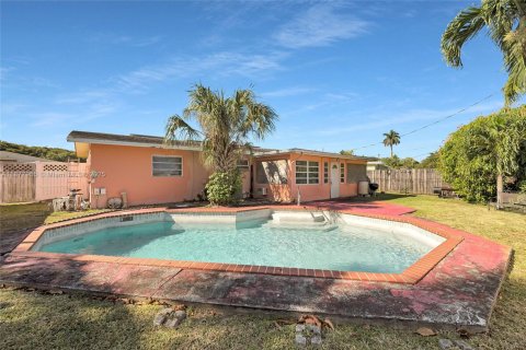 House in Margate, Florida 2 bedrooms, 105.35 sq.m. № 1922865 - photo 19