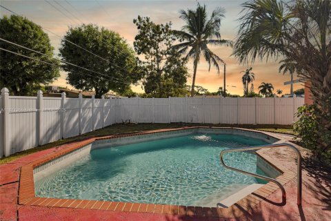 House in Margate, Florida 2 bedrooms, 105.35 sq.m. № 1922865 - photo 25