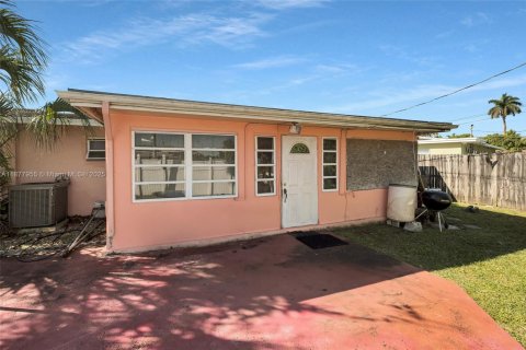 House in Margate, Florida 2 bedrooms, 105.35 sq.m. № 1922865 - photo 18