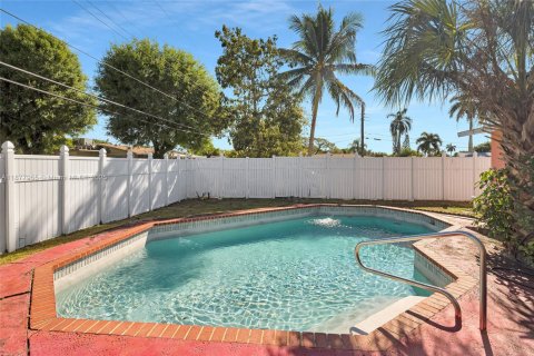 House in Margate, Florida 2 bedrooms, 105.35 sq.m. № 1922865 - photo 20