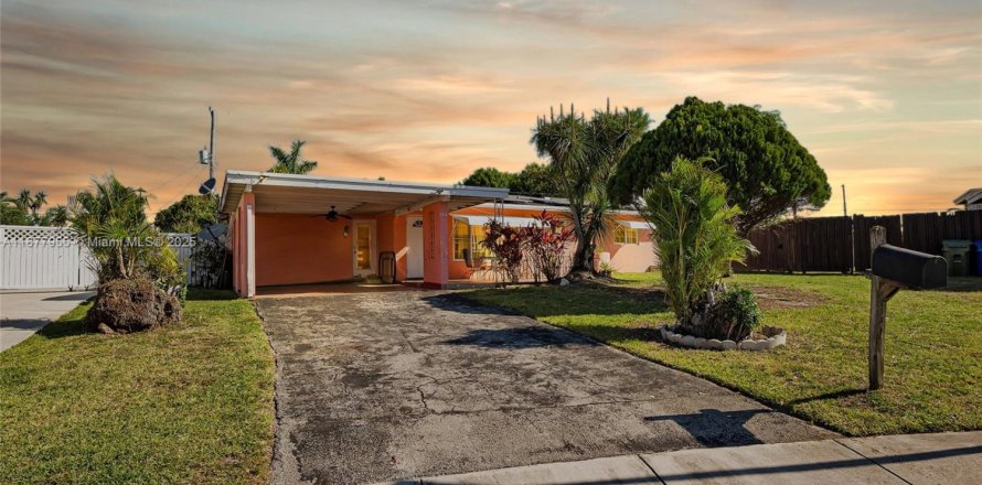 House in Margate, Florida 2 bedrooms, 105.35 sq.m. № 1922865