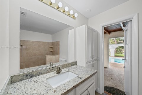 House in Coral Springs, Florida 4 bedrooms, 189.43 sq.m. № 2061246 - photo 20