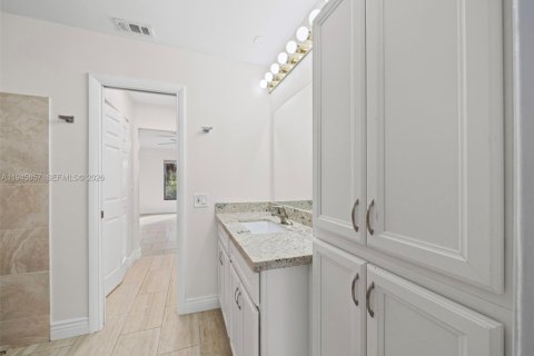 House in Coral Springs, Florida 4 bedrooms, 189.43 sq.m. № 2061246 - photo 23