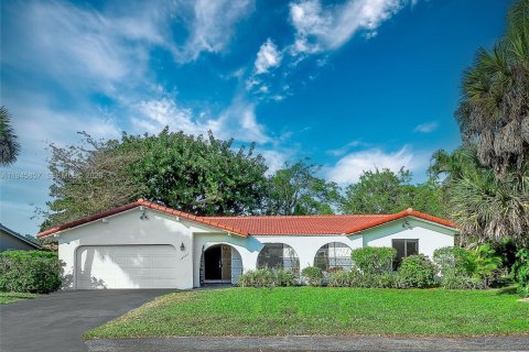 House in Coral Springs, Florida 4 bedrooms, 189.43 sq.m. № 2061246 - photo 6