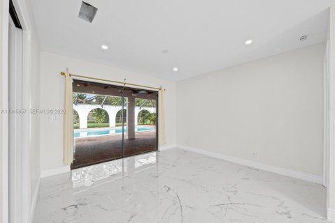 House in Coral Springs, Florida 4 bedrooms, 189.43 sq.m. № 2061246 - photo 13